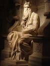 Статуя Моисея, выполненная Микеланджело Буонарроти