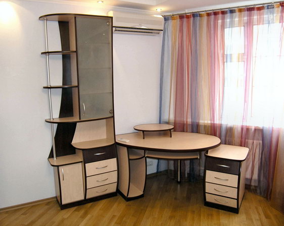 Стол для домашнего офиса