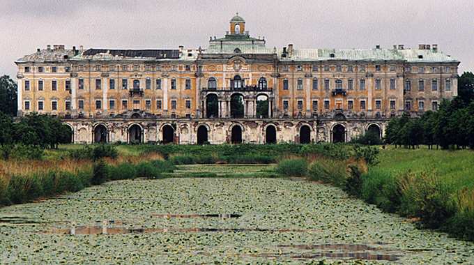 Константиновский дворец